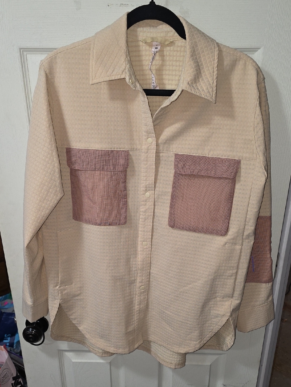lululemon athletica Button-Down Shirt in Prosecco/Pink Clay in Size 6